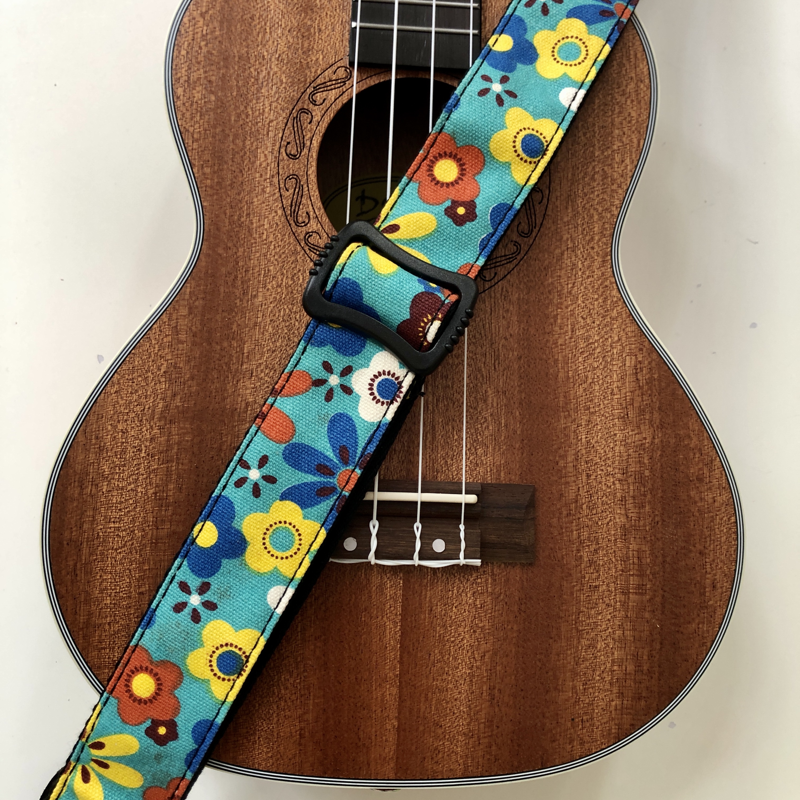 Ukulele Pin-Strap Flowerpower, blau