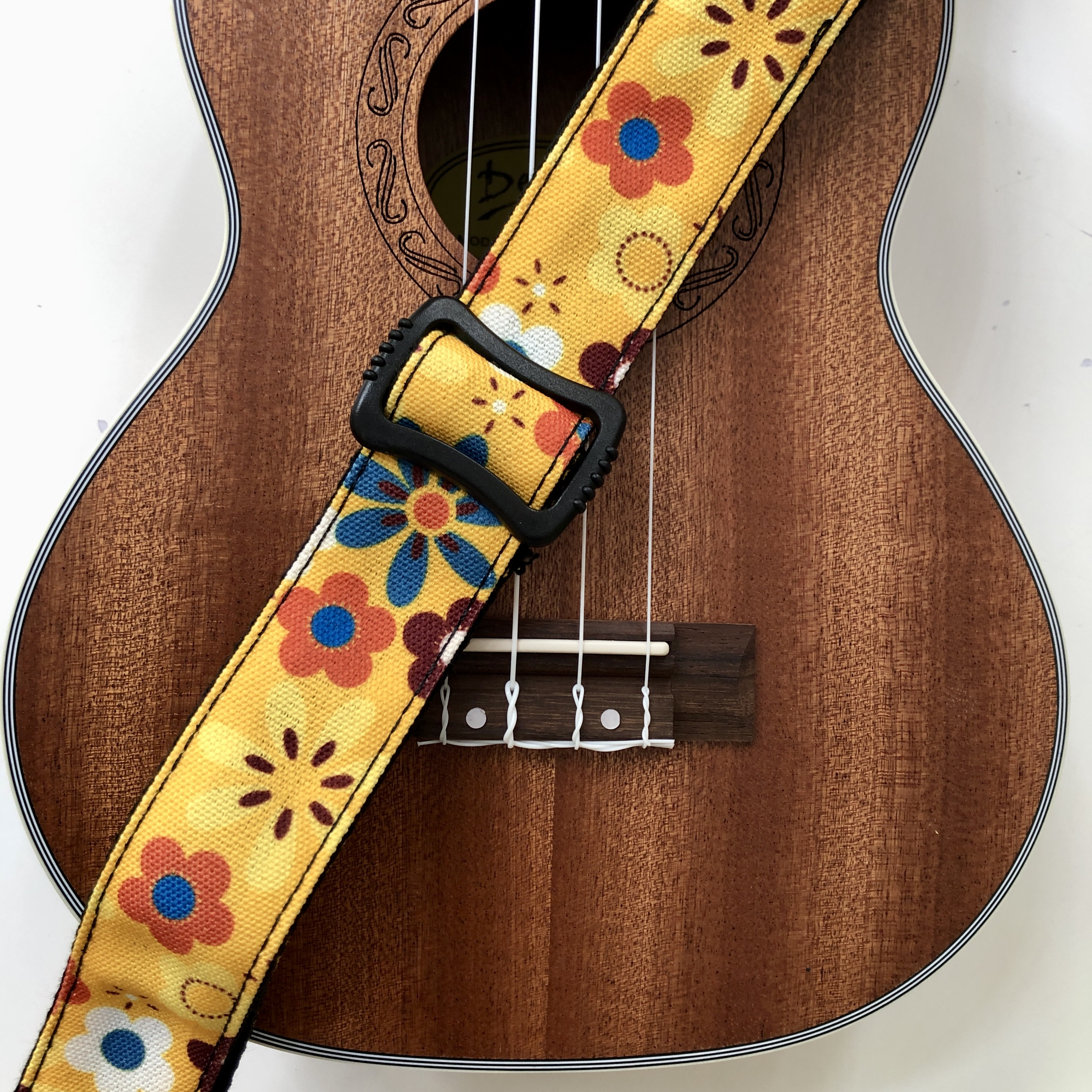 Ukulele Pin-Strap Flowerpower, gelb