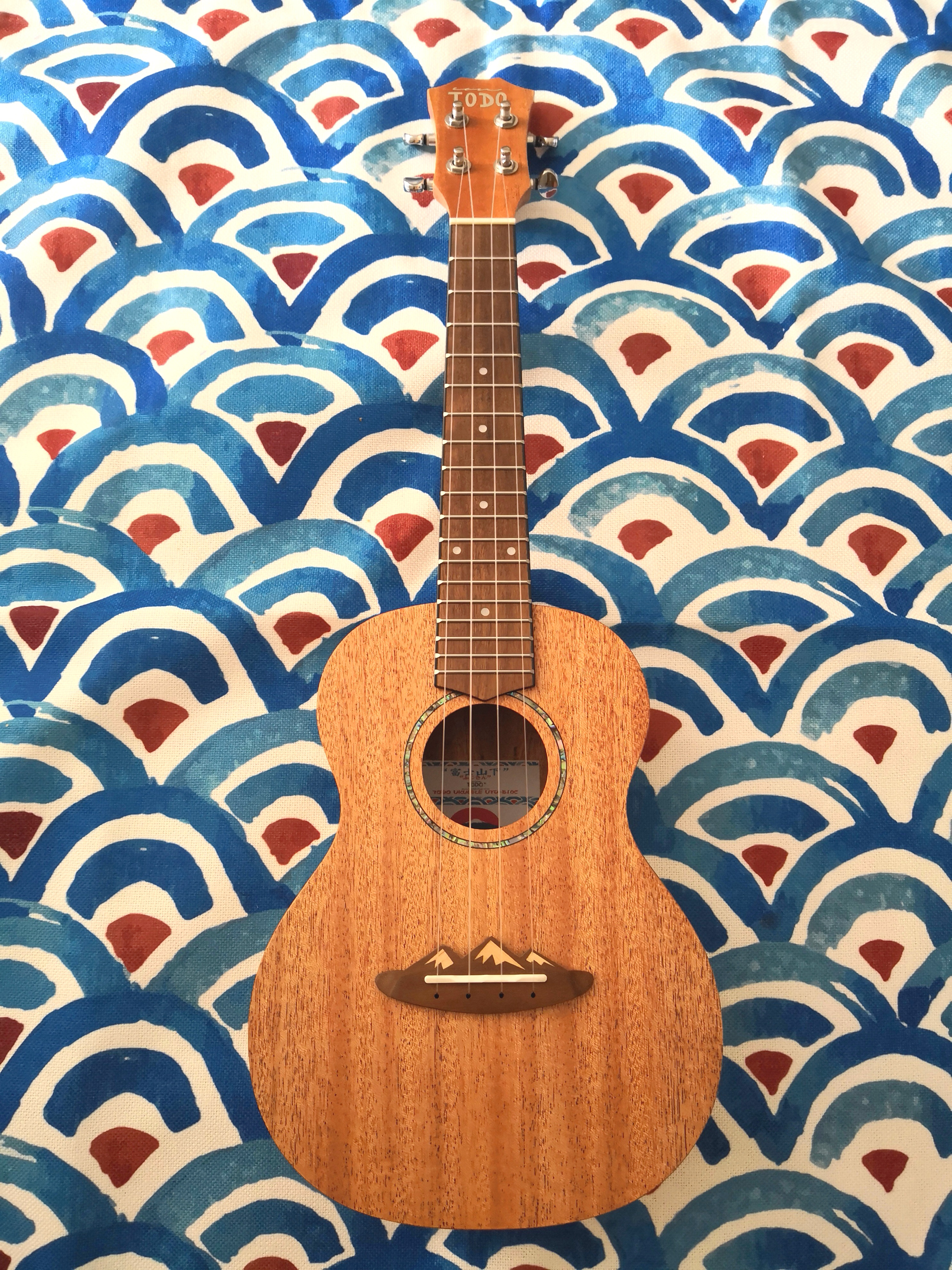 TODO Mount-Fuji-Concert-Ukulele mit massiver Mahagony-Decke TODO Mount-Fuji-Concert-Ukulele mit massiver Mahagony-Decke